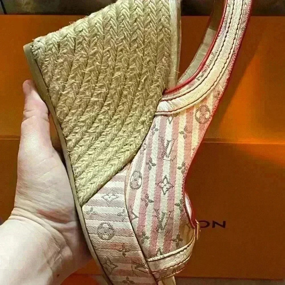 AUTHENTIC LOUIS VUITTON HEELS - Picture 11 of 14